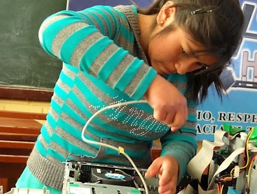 UNESCO hails Ayni’s Bolivian tech programme for girls. Help us scale it!
